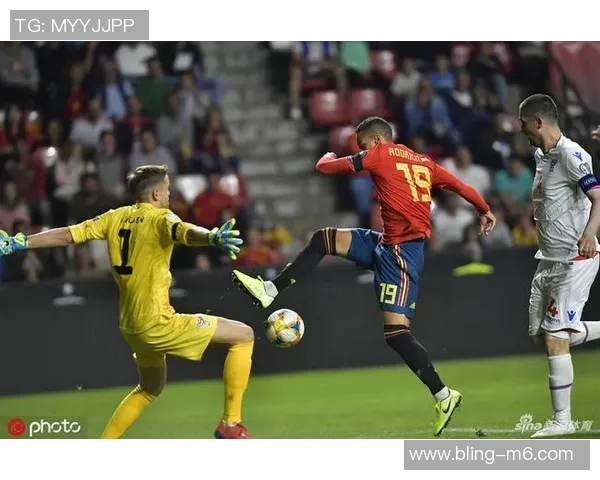 罗德里戈禁区遭侵犯小腿受击倒地VAR却选择沉默引发争议